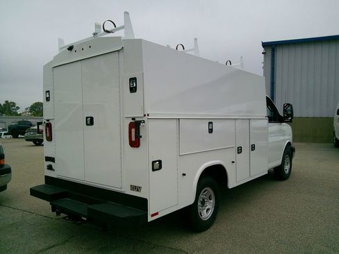 New 2025 GMC Savana 3500 w/ Power Convenience Package image 6