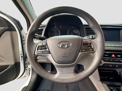 Used 2017 Hyundai Elantra SE image 13