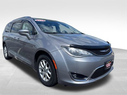 Used 2020 Chrysler Pacifica Touring-L FWD image 9