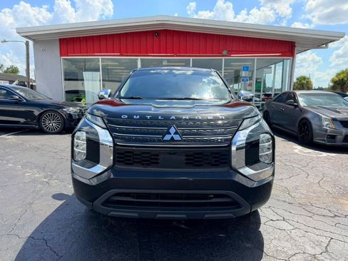 Used 2022 Mitsubishi Outlander ES FWD image 2
