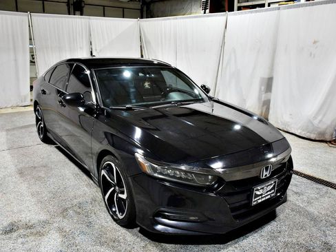 Used 2018 Honda Accord Sport image 3