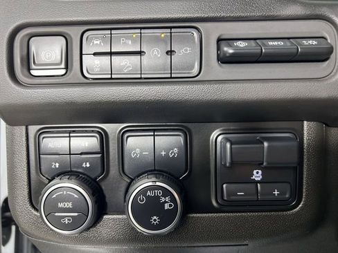 Used 2021 Chevrolet Suburban High Country AWD/4WD image 18