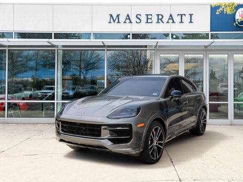 Used 2025 Porsche Cayenne S AWD/4WD image 1