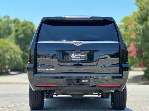 Used 2018 Cadillac Escalade ESV Premium Luxury RWD image 6