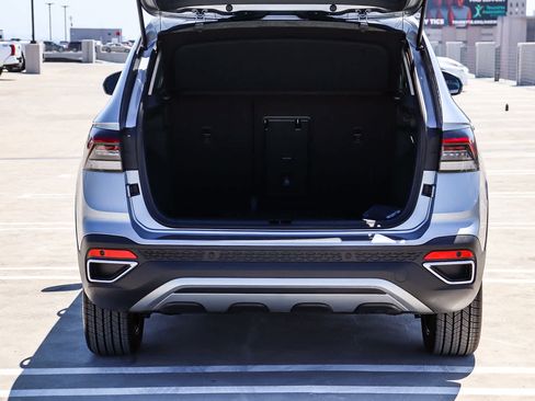 New 2025 Volkswagen Taos SE FWD image 28