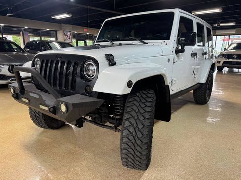 Used 2014 Jeep Wrangler Unlimited Sahara AWD/4WD image 3
