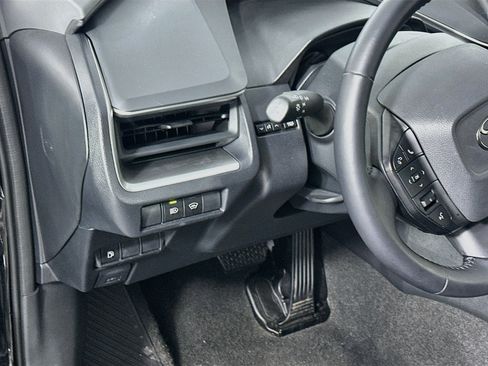 Used 2025 Toyota Prius LE FWD image 17
