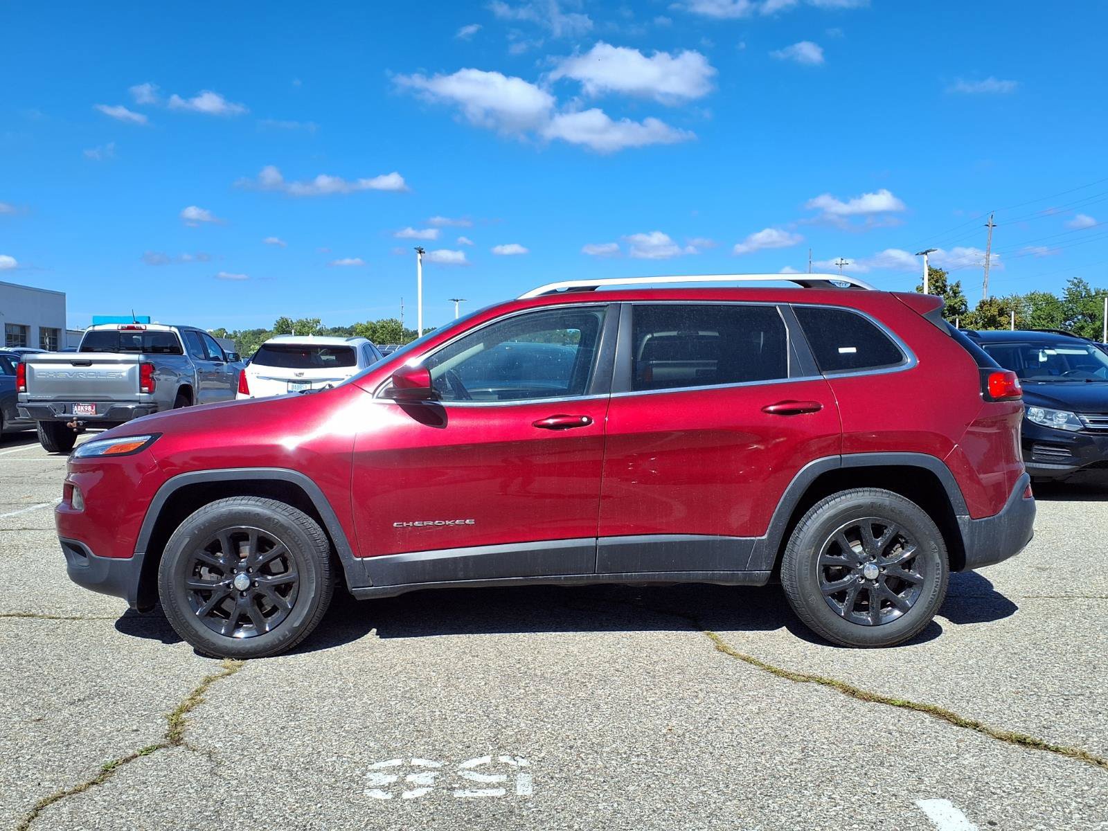 Used 2015 Jeep Cherokee Latitude w/ Cold Weather Group AWD/4WD image 7