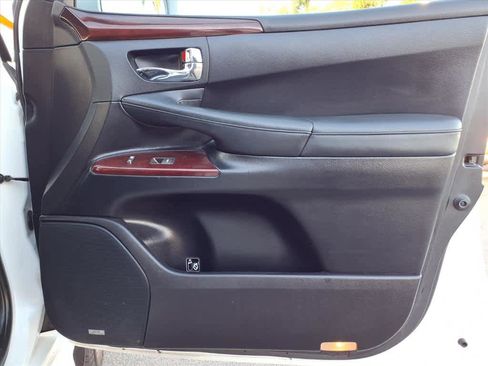 Used 2015 Lexus LX 570 4WD image 23
