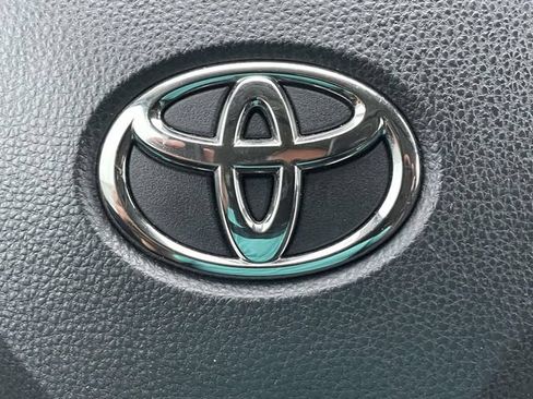 Used 2023 Toyota RAV4 XLE AWD/4WD image 29