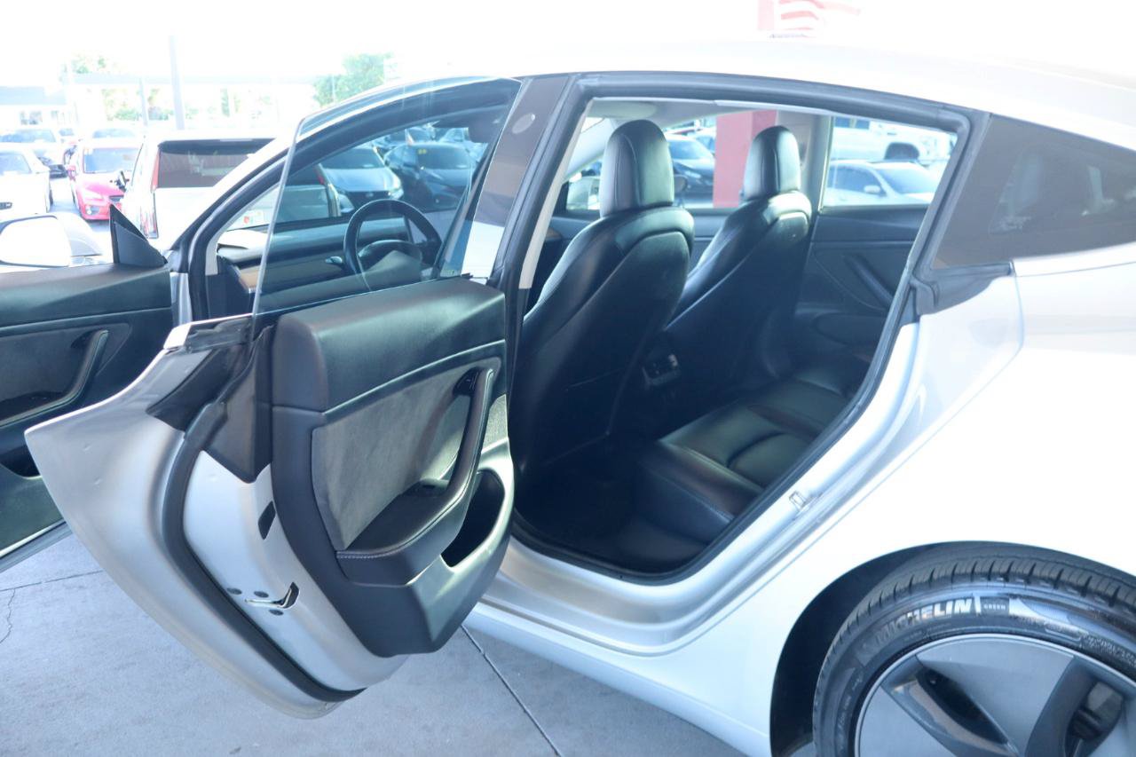 Used 2018 Tesla Model 3 Long Range RWD image 29