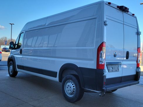 Used 2025 RAM ProMaster 2500 w/ Premium Convenience Group FWD image 3