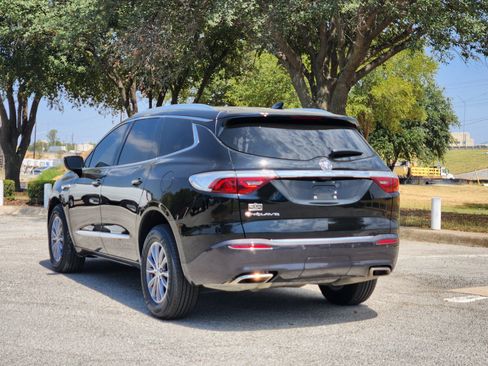 Used 2024 Buick Enclave Essence w/ Technology Package FWD image 4