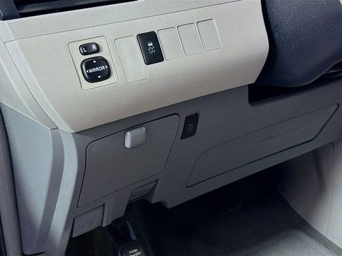 Used 2013 Toyota Sienna LE image 10