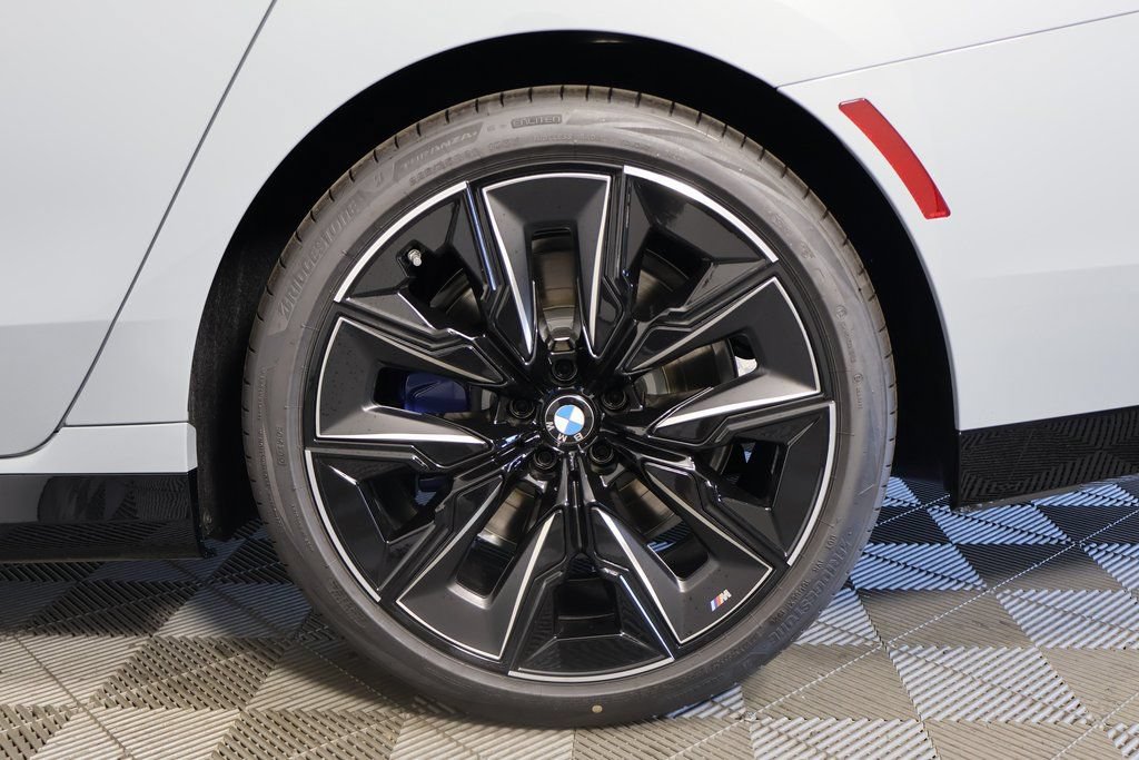 New 2026 BMW 740i w/ Premium Package RWD image 10