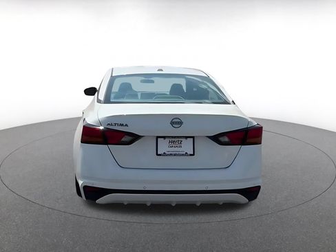Used 2025 Nissan Altima 2.5 SV FWD image 12