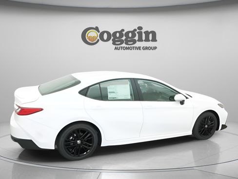 New 2026 Toyota Camry SE FWD image 19