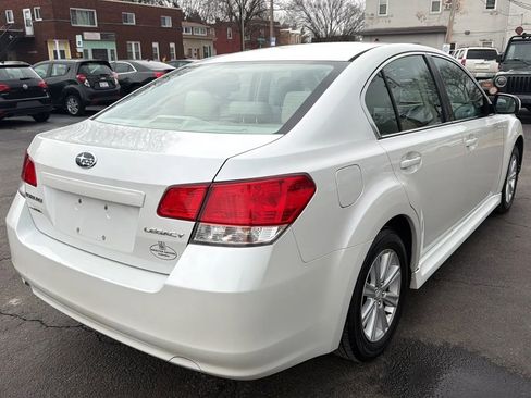 Used 2010 Subaru Legacy 2.5i Premium image 5