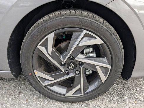 New 2025 Hyundai Elantra Limited FWD image 11