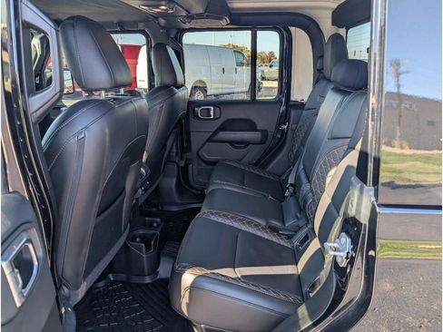 Used 2022 Jeep Gladiator Overland image 11