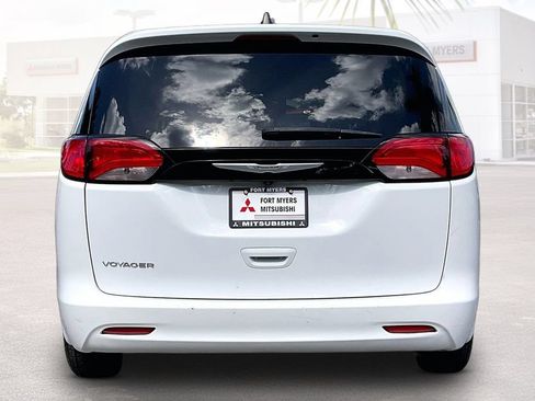 Used 2023 Chrysler Voyager LX FWD image 18