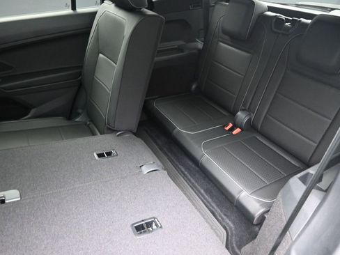 Used 2021 Volkswagen Tiguan SE R-Line image 22