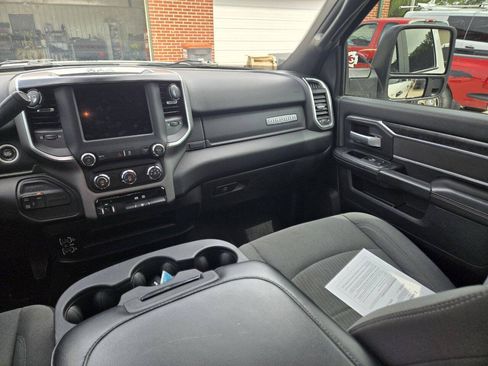 Used 2024 RAM 2500 Big Horn AWD/4WD image 12