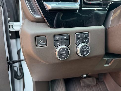 Used 2024 GMC Sierra 2500 SLT w/ SLT Premium Package AWD/4WD image 15
