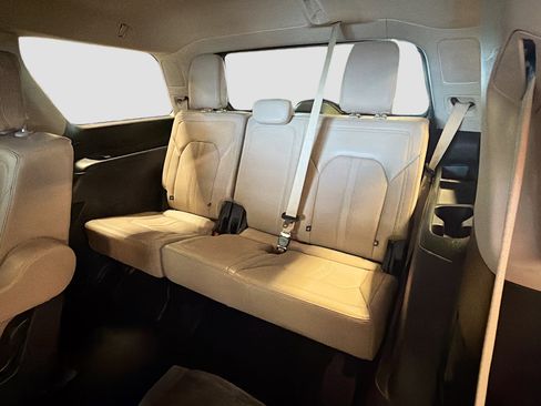 Used 2024 Ford Expedition Limited image 30