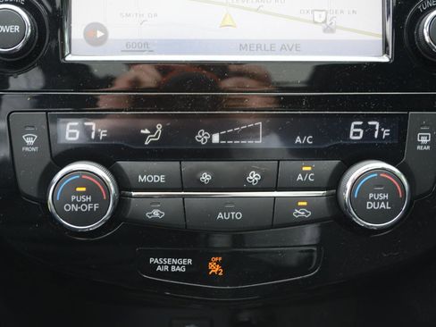 Used 2017 Nissan Rogue SV w/ Sun & Sound Touring Package AWD/4WD image 25