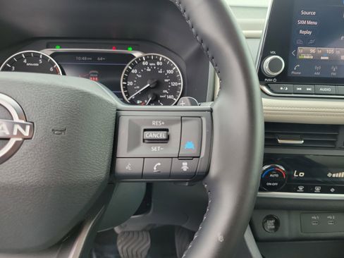 Used 2025 Nissan Rogue SV FWD image 23