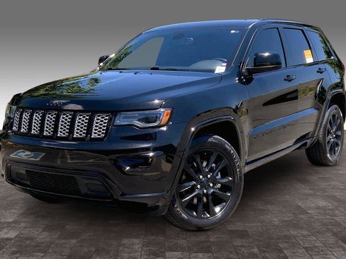 Certified 2022 Jeep Grand Cherokee Laredo X AWD/4WD image 1