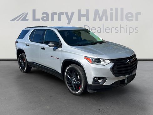 Used 2021 Chevrolet Traverse Premier w/ Redline Edition AWD/4WD image 7