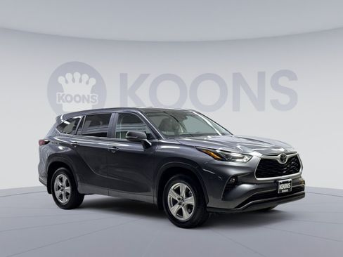 Used 2025 Toyota Highlander LE AWD/4WD image 22