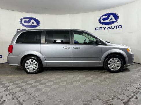 Used 2017 Dodge Grand Caravan SE w/ Power Window Group image 3