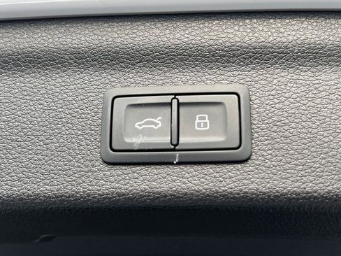 Certified 2025 Audi Q3 2.0T Premium Plus w/ Premium Plus Package image 18