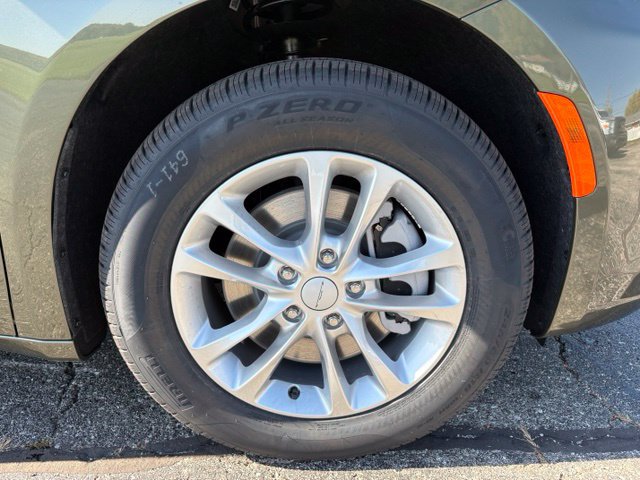 New 2027 Chrysler Pacifica Select AWD/4WD image 20