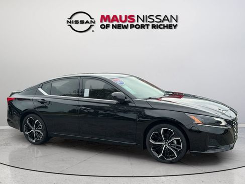 Certified 2025 Nissan Altima 2.5 SR FWD image 13