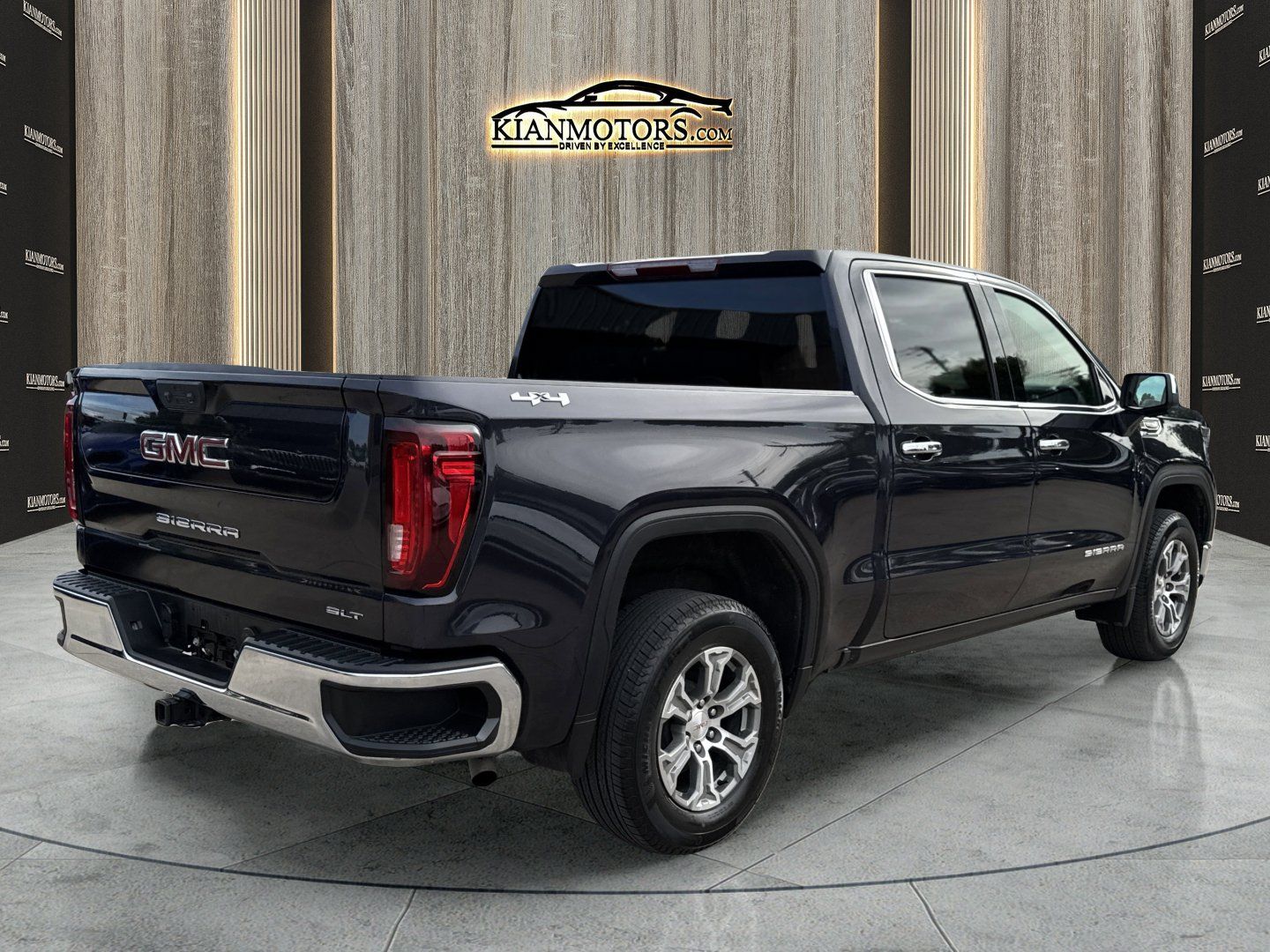 Used 2025 GMC Sierra 1500 SLT AWD/4WD image 10