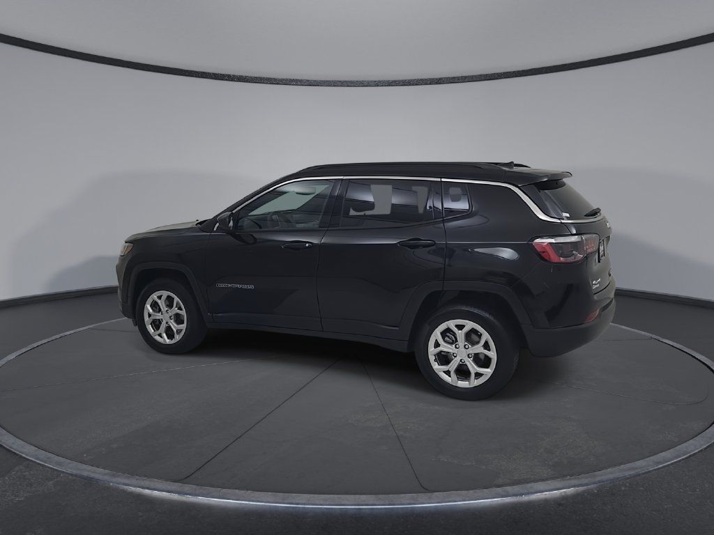 Used 2024 Jeep Compass Latitude AWD/4WD image 12
