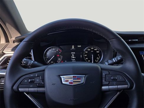 New 2025 Cadillac XT6 Luxury image 10