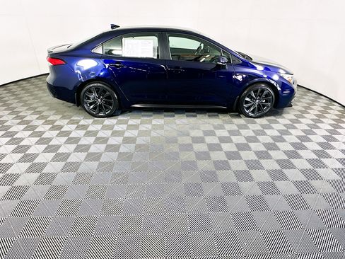 Used 2025 Toyota Corolla SE image 2