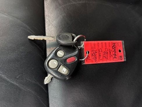 Used 2005 Chevrolet SSR w/ Preferred Equipment Group image 32