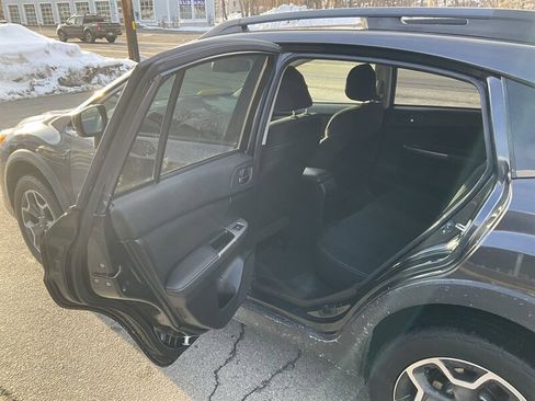 Used 2015 Subaru Crosstrek 2.0i Premium image 13