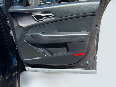 Used 2025 Kia Sportage LX image 30