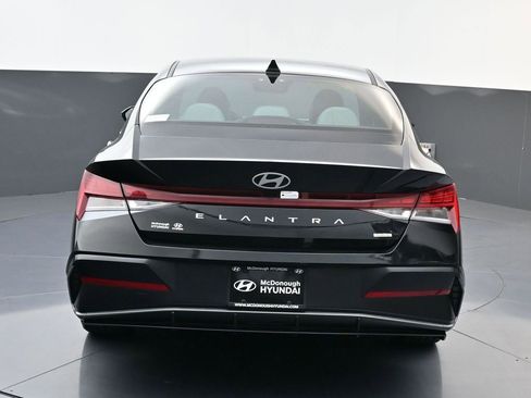 Certified 2025 Hyundai Elantra Limited image 5