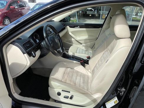 Used 2014 Volkswagen Passat 1.8T SEL Premium image 3