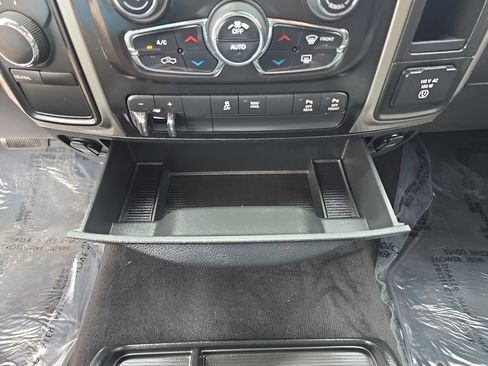 Used 2018 RAM 2500 SLT w/ Luxury Group AWD/4WD image 32