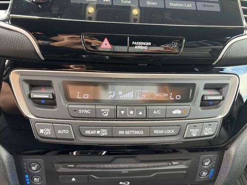 Used 2020 Honda Pilot Black Edition image 17
