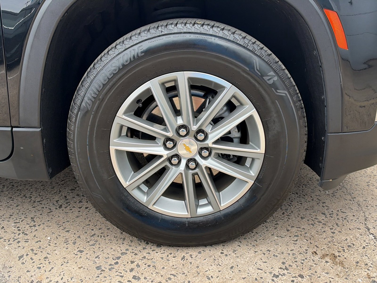 Used 2023 Chevrolet Traverse LT FWD image 47